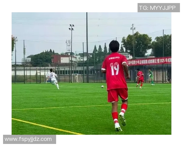 成都足球队荣登速度排行榜第一名引发热议与关注 成都足球队荣登速度排行榜第一名引发热议与关注