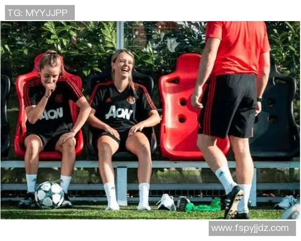 足球明星魅力尽显封面照展现运动之美与个性风采