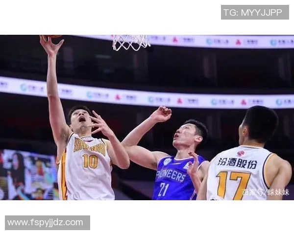 上海篮球队阵地战的战术解析与球员配合深度剖析 上海篮球队阵地战的战术解析与球员配合深度剖析